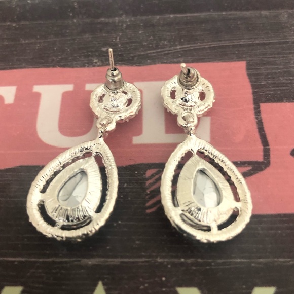 Ice dangling Crystal &Cubic zirconia Post Earrings - Picture 3 of 8